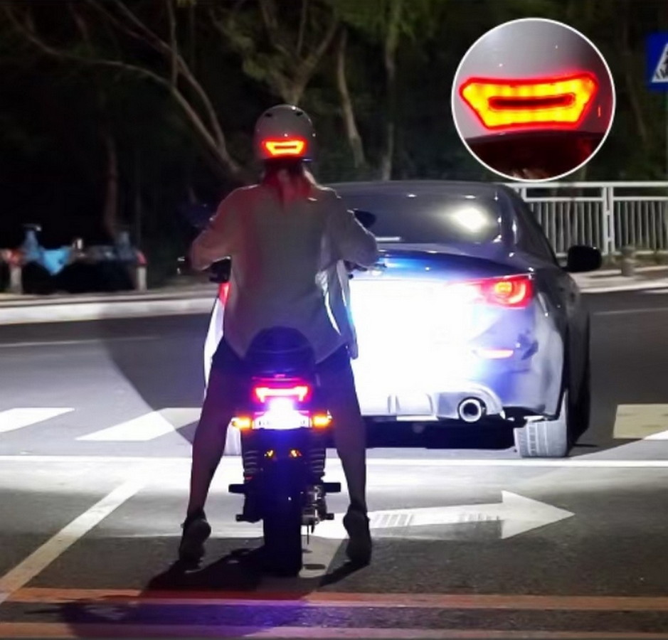 capacete de scooter com piscas e luz led